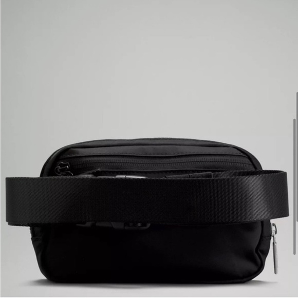 Lululemon Everywhere Belt Bag - Authentic, NWT - Black, Burnt Caramel - Picture 2 of 15